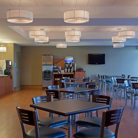 Holiday Inn Express Hotel & Suites Saint - Hyacinthe By Ihg Exterior foto