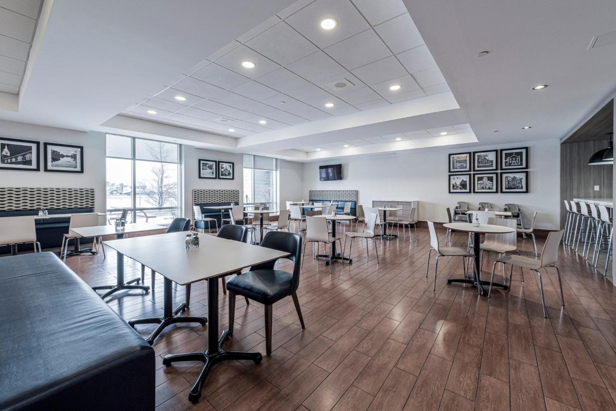 Holiday Inn Express Hotel & Suites Saint - Hyacinthe By Ihg Exterior foto