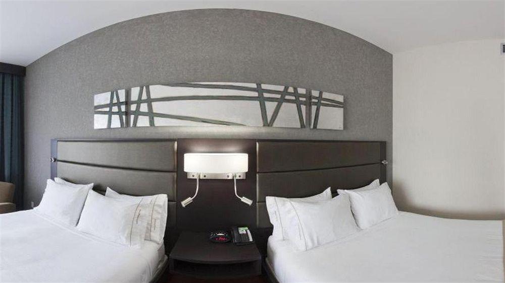 Holiday Inn Express Hotel & Suites Saint - Hyacinthe By Ihg Exterior foto